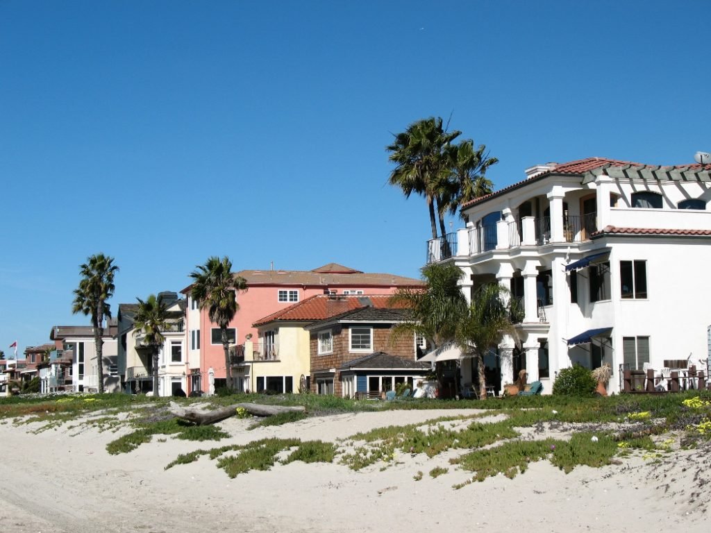 Long Beach neighborhoods beacfront homes 